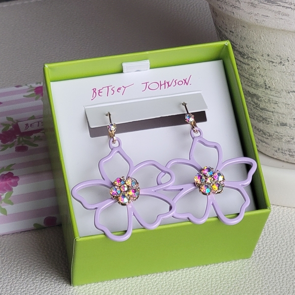 NWT Betsey Johnson pastel purple hollow enamel flower &  crystal earrings - Picture 2 of 5